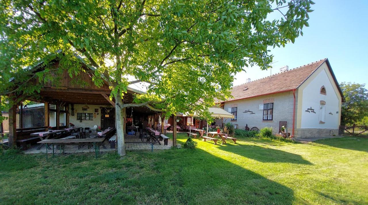 Kazmer Szallas - Gasthaus Varbalog Extérieur photo